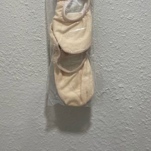 Capezio dance canvas shoes unworn size 4 n